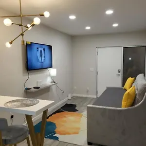  Apartment Hidden Gem In Area