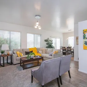  Holiday home Stylish - Rates Now!
